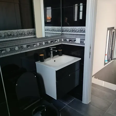 Deja Vu Apartment