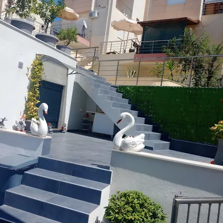 Deja Vu Apartment